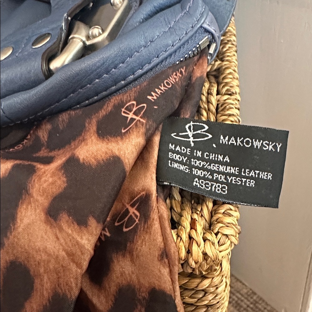 B. Makowsky cornflower Blue genuine Leather shoulder pockets silver animal purse - Picture 13 of 15